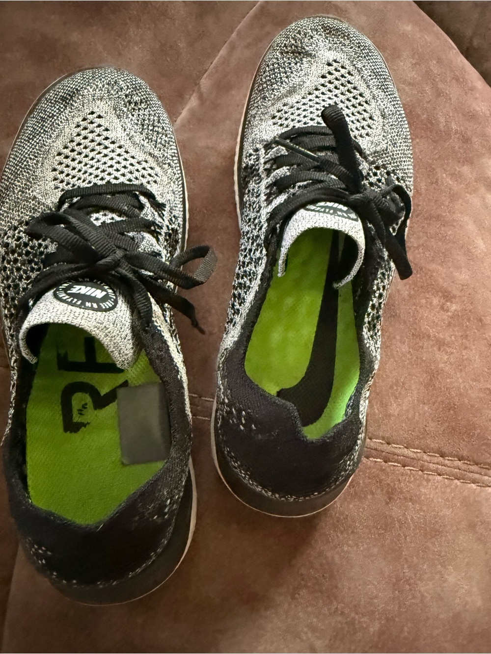 Nike Free Run Flyknit Trainer in Black and White - Picture 5 of 6